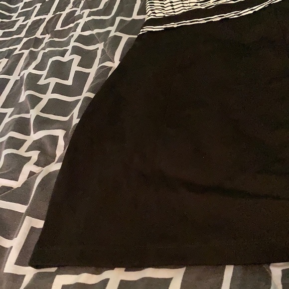 Skirt XS. Preloved. Stretch material. - Picture 5 of 9